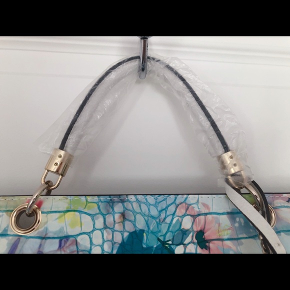 Brand new Guess floral print w/h embossed croc bag - Picture 4 of 5